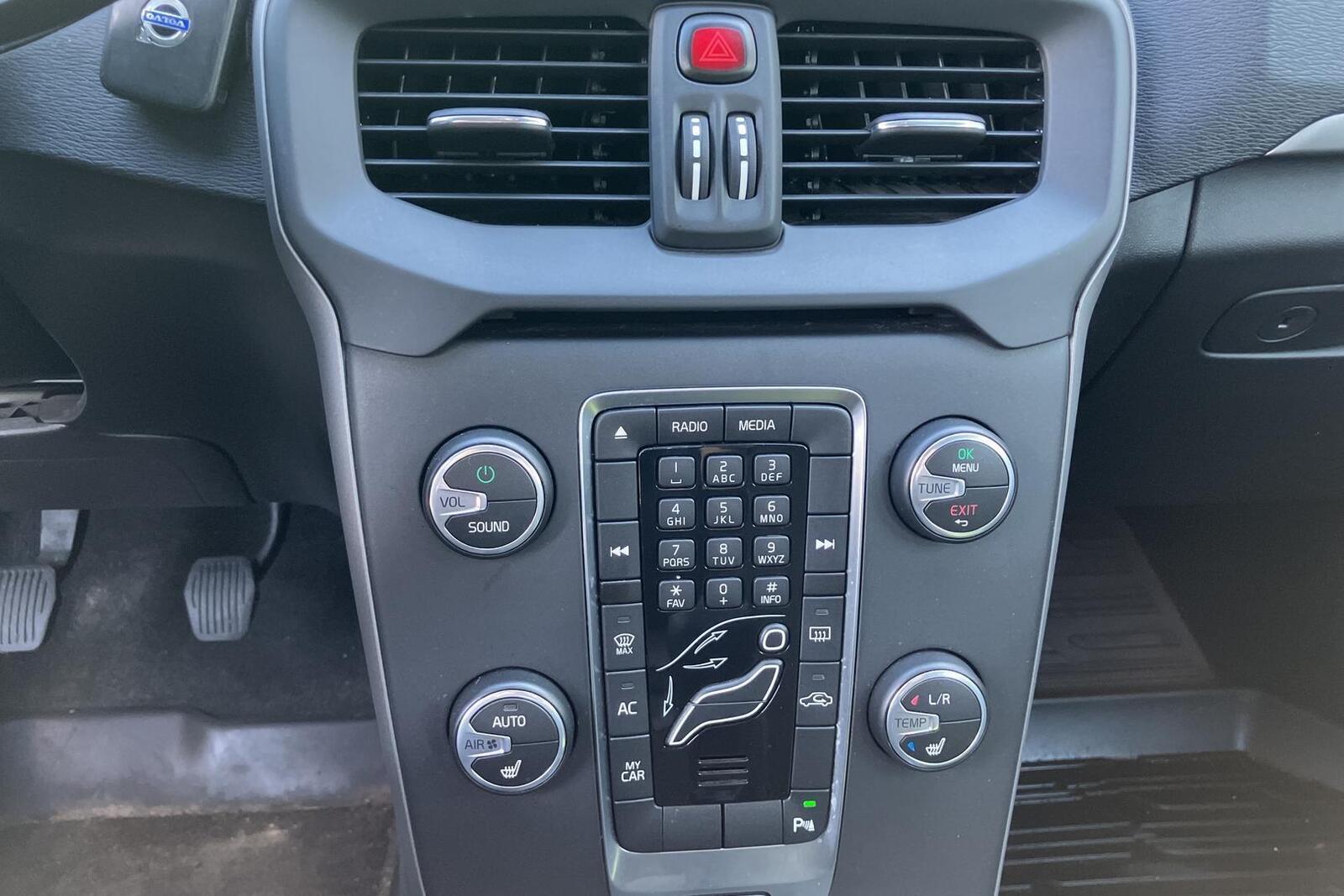 VOLVO V40 2015