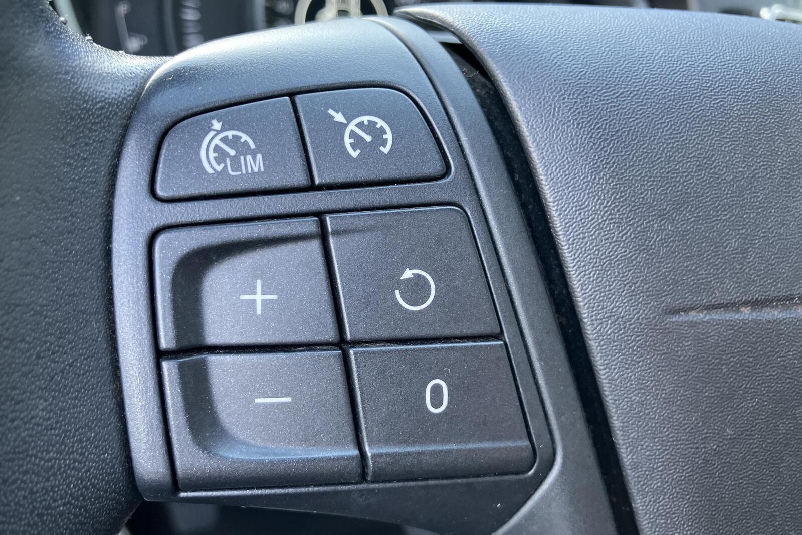 VOLVO V40 2015
