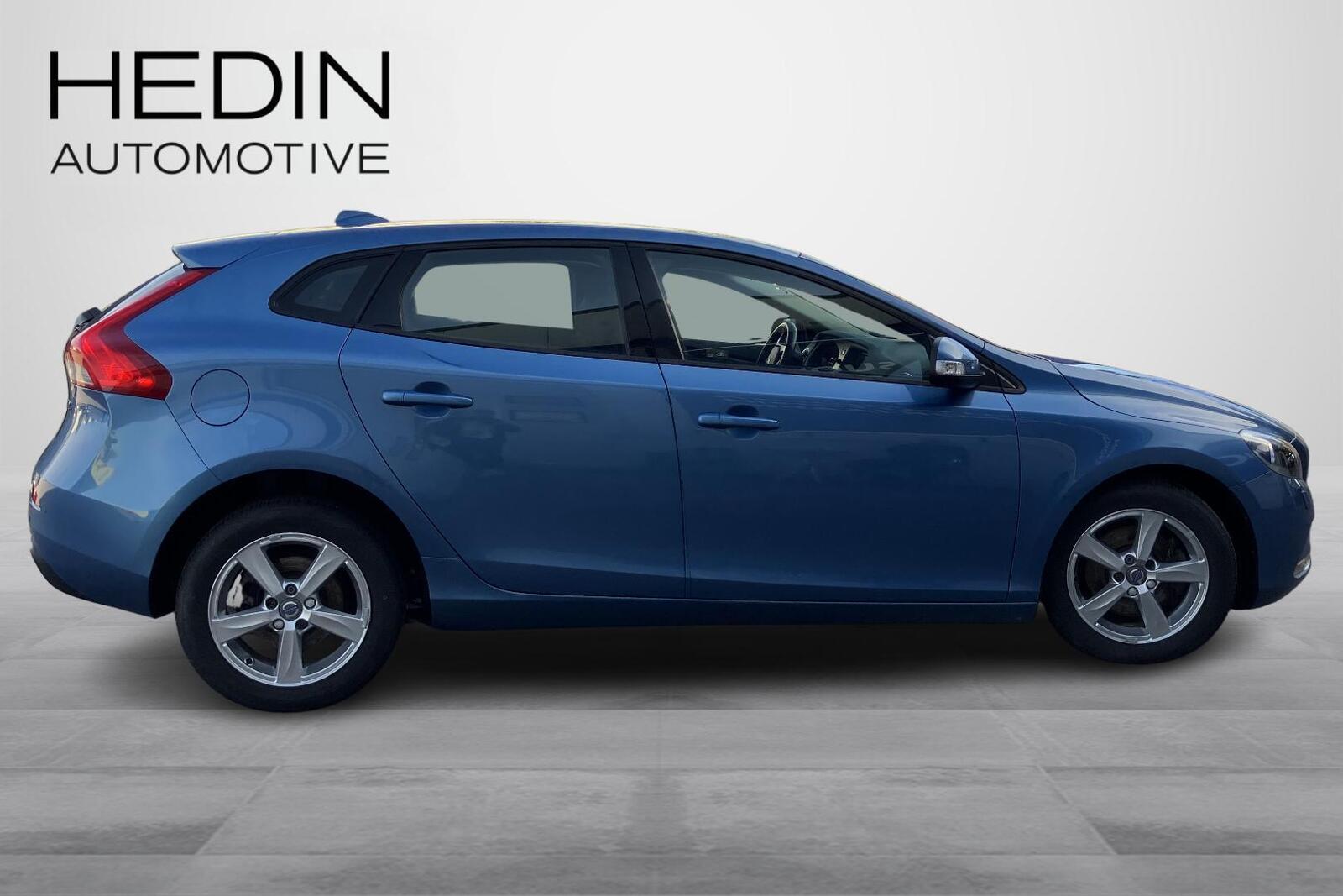 VOLVO V40 2015