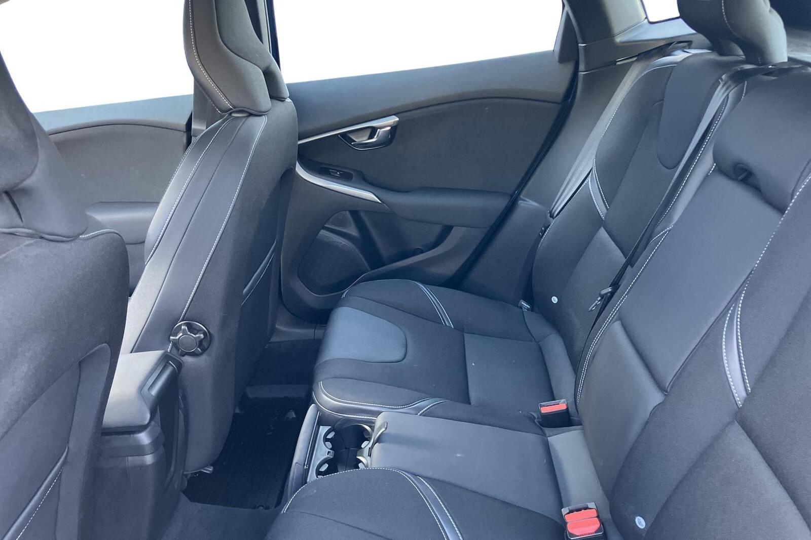 VOLVO V40 2015