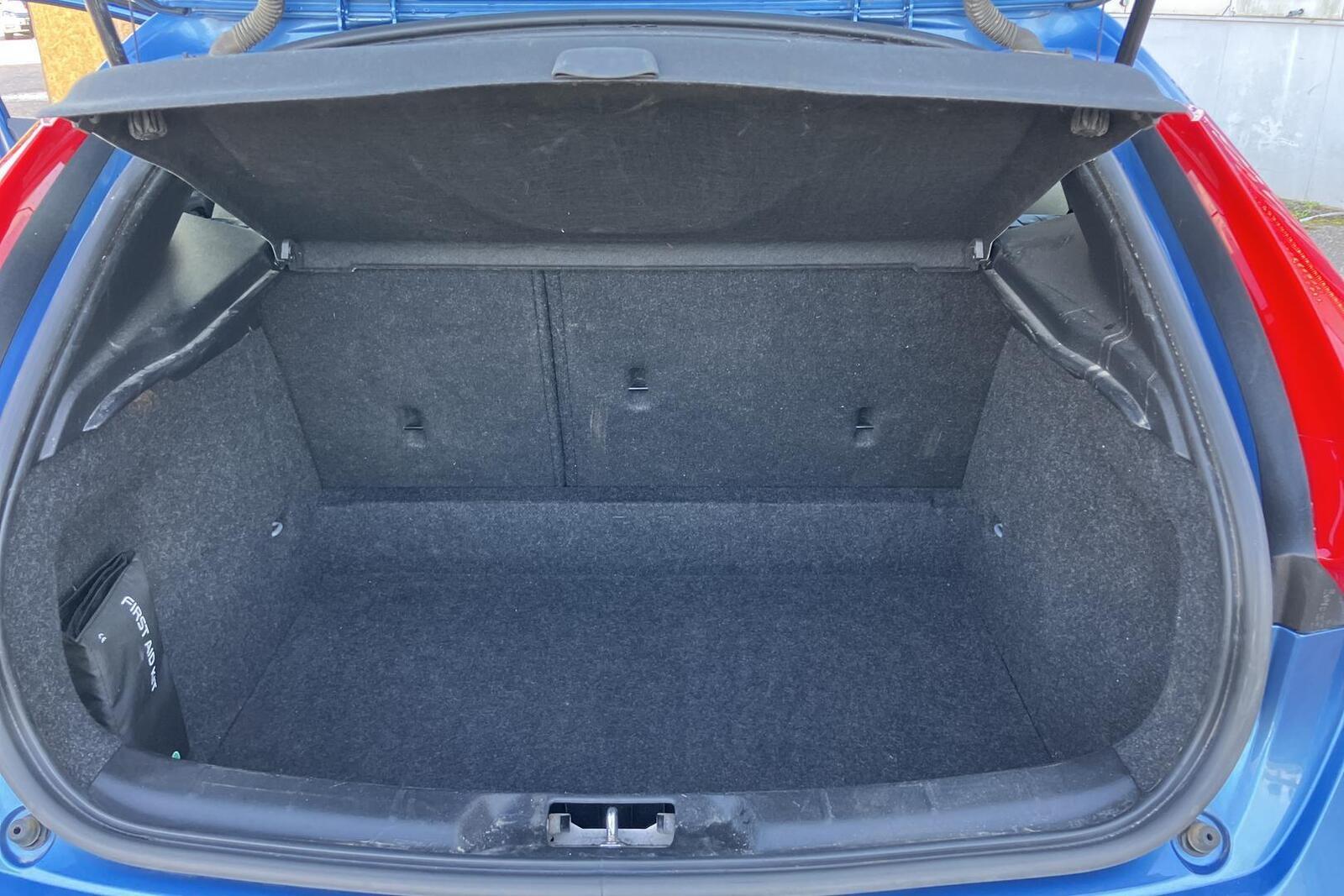 VOLVO V40 2015