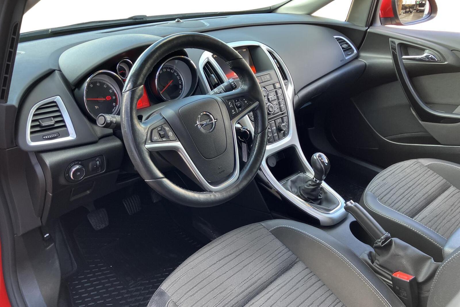 Opel Astra 2015