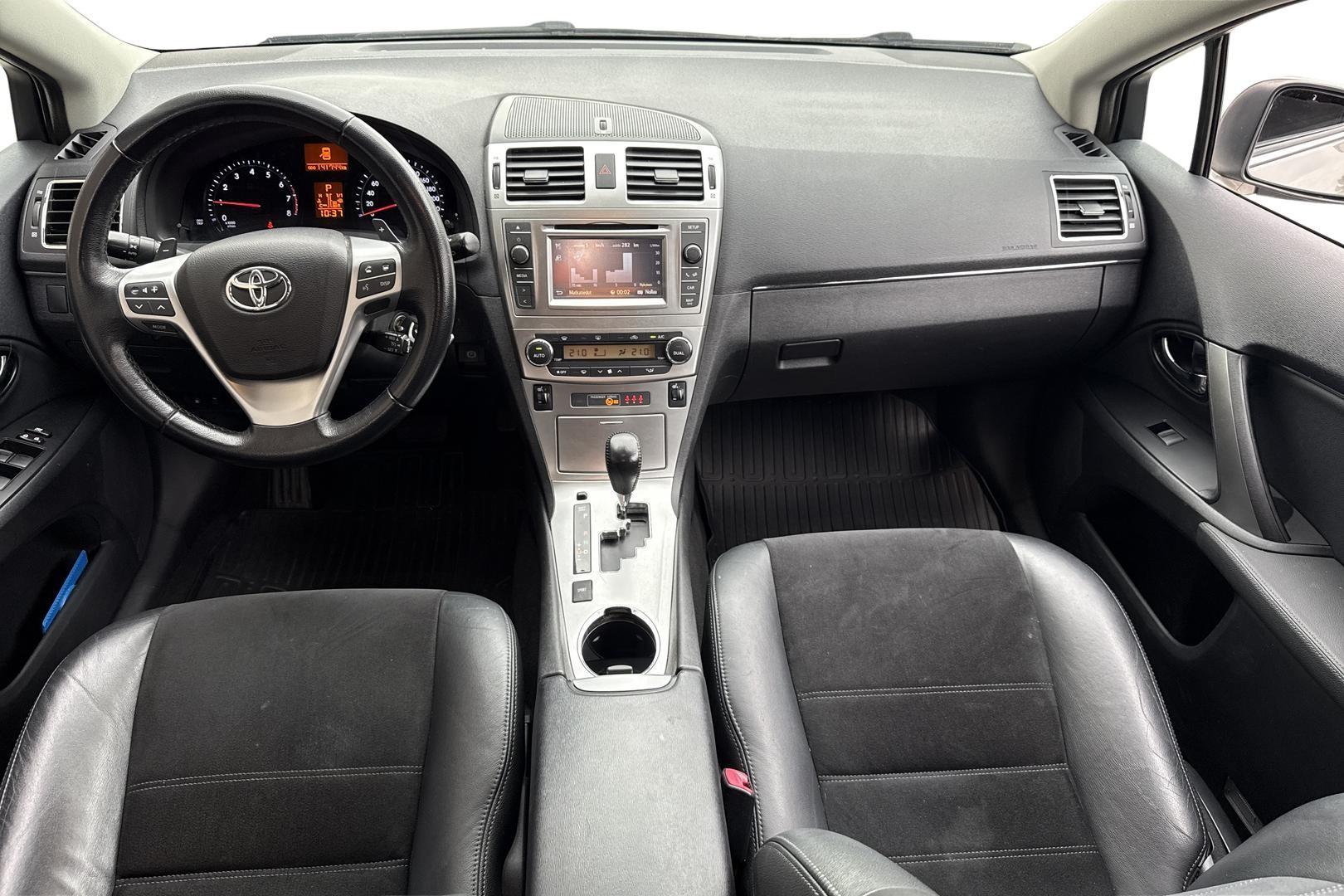 TOYOTA AVENSIS 2015