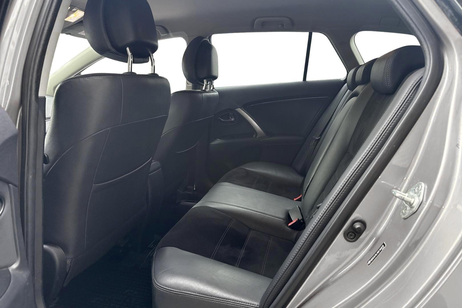 TOYOTA AVENSIS 2015