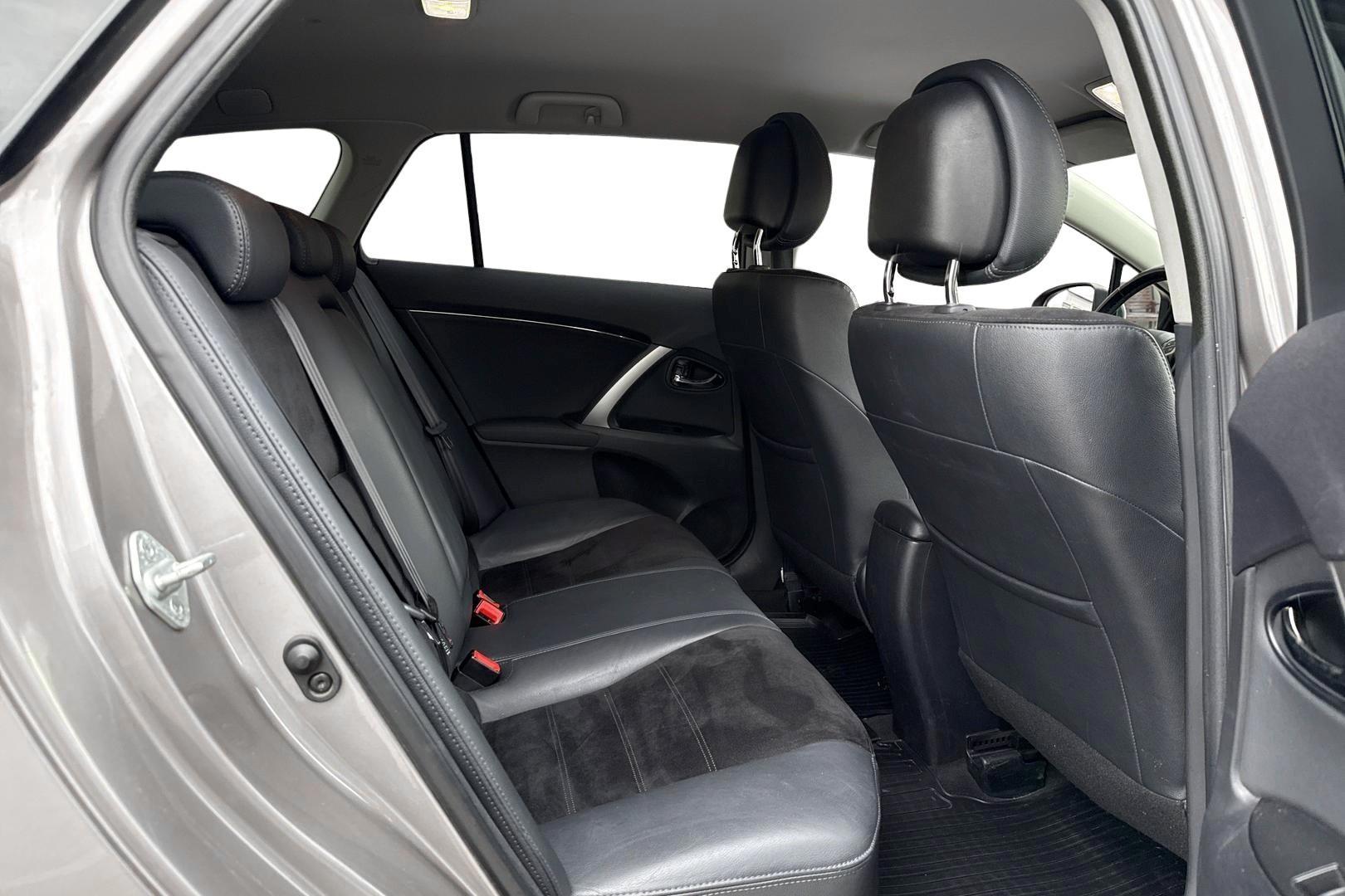 TOYOTA AVENSIS 2015
