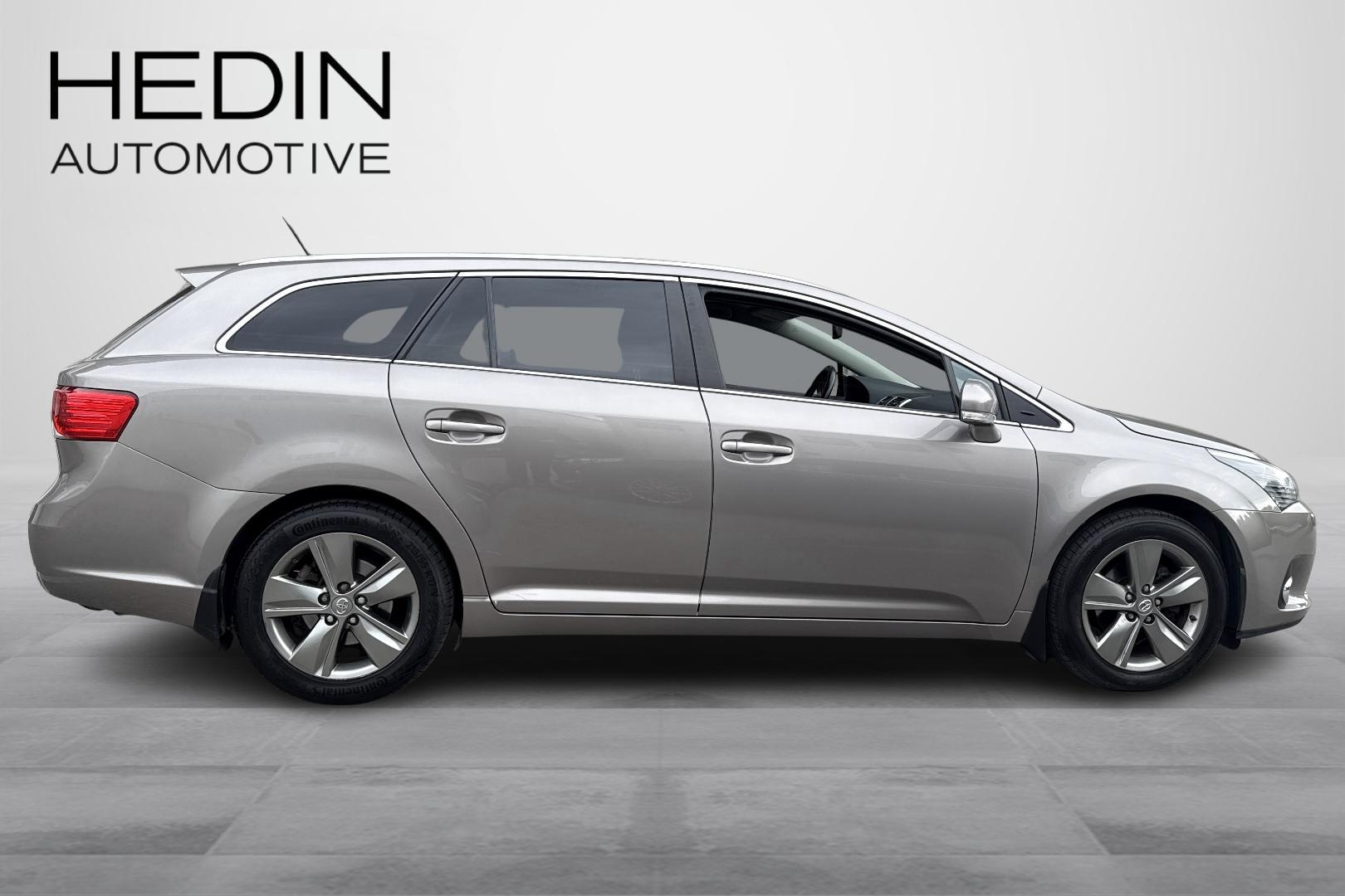 TOYOTA AVENSIS 2015