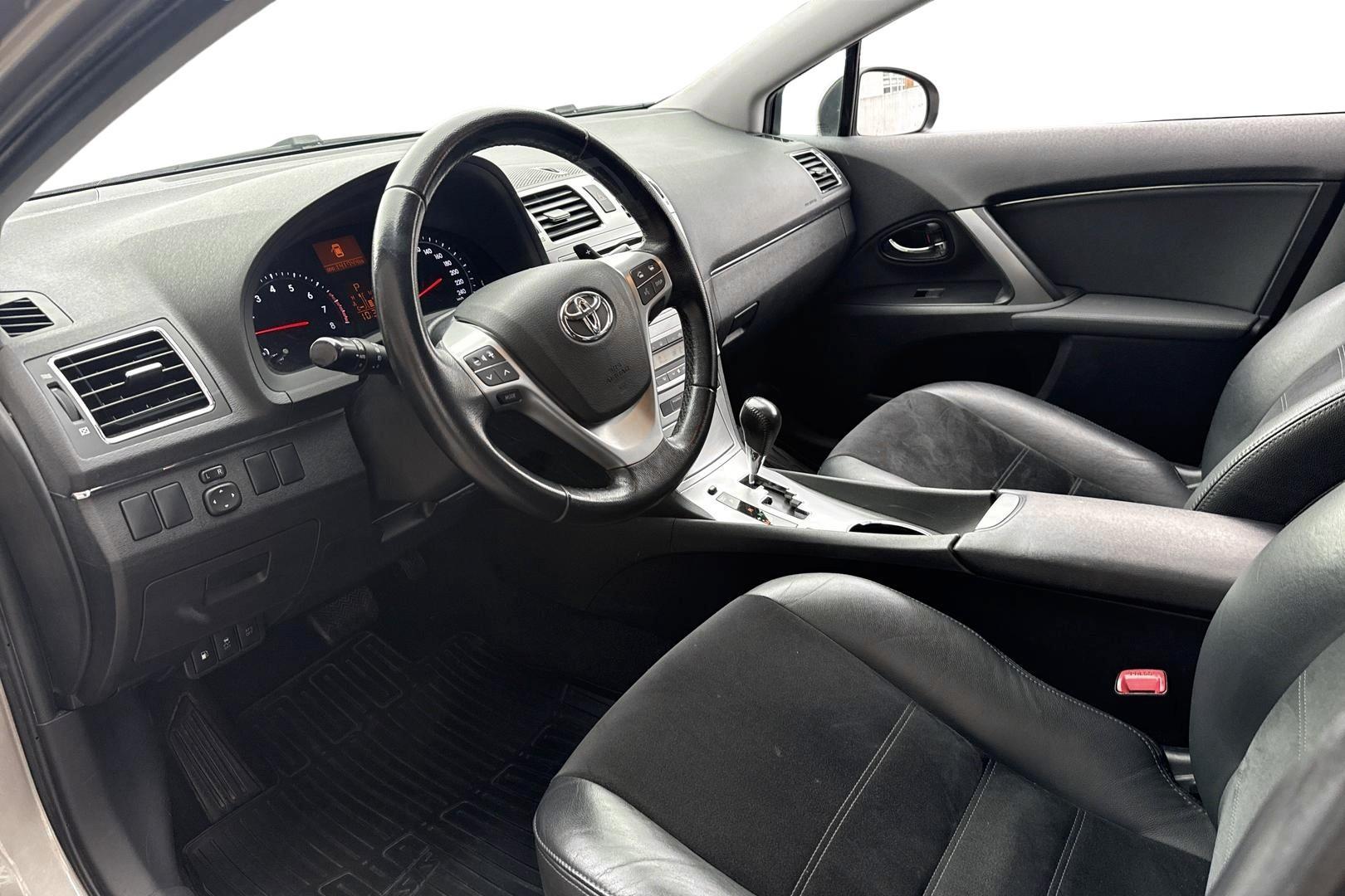 TOYOTA AVENSIS 2015