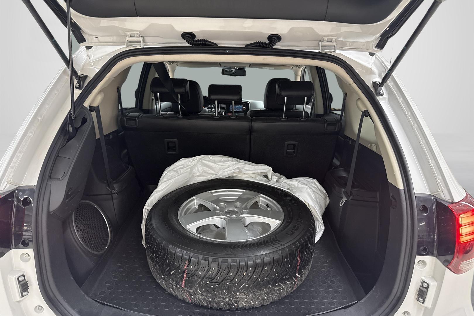 MITSUBISHI OUTLANDER 2016
