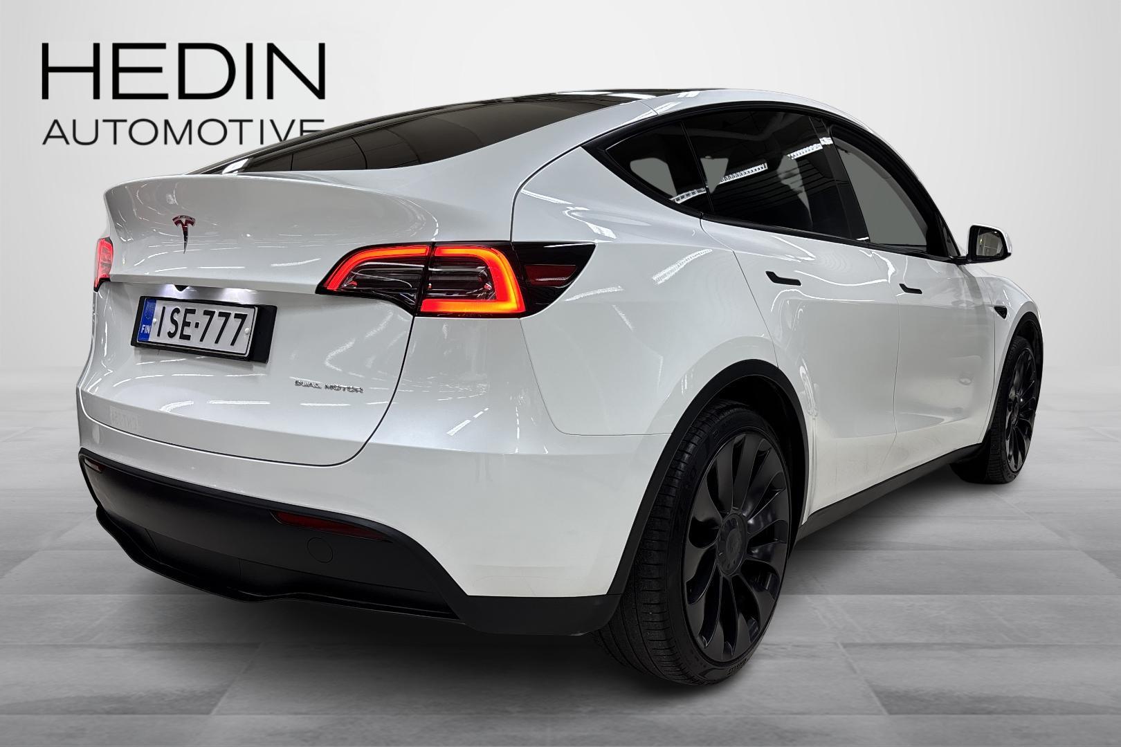 Tesla Model Y 2024