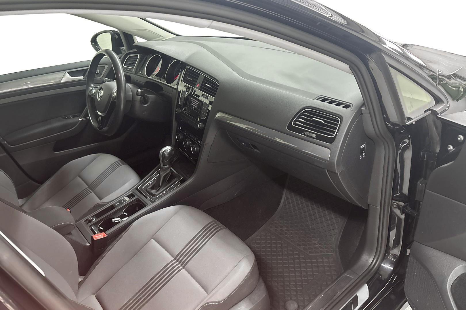 VOLKSWAGEN GOLF 2016