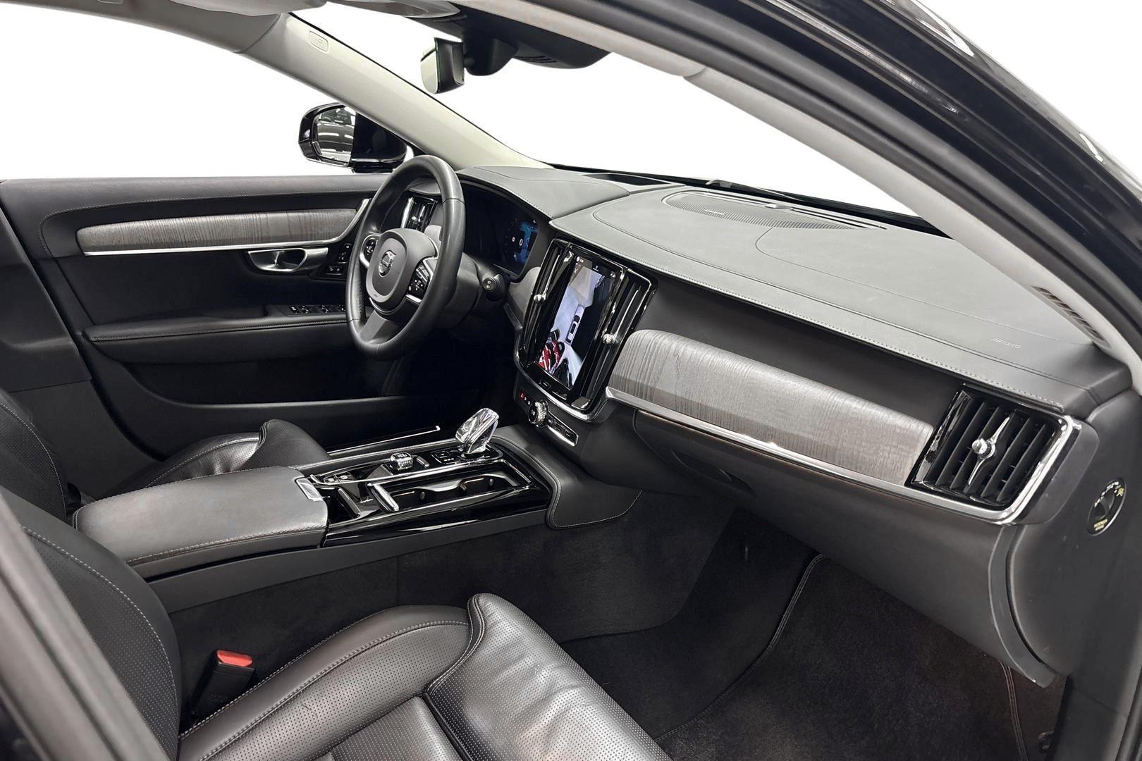 Volvo V90 2023