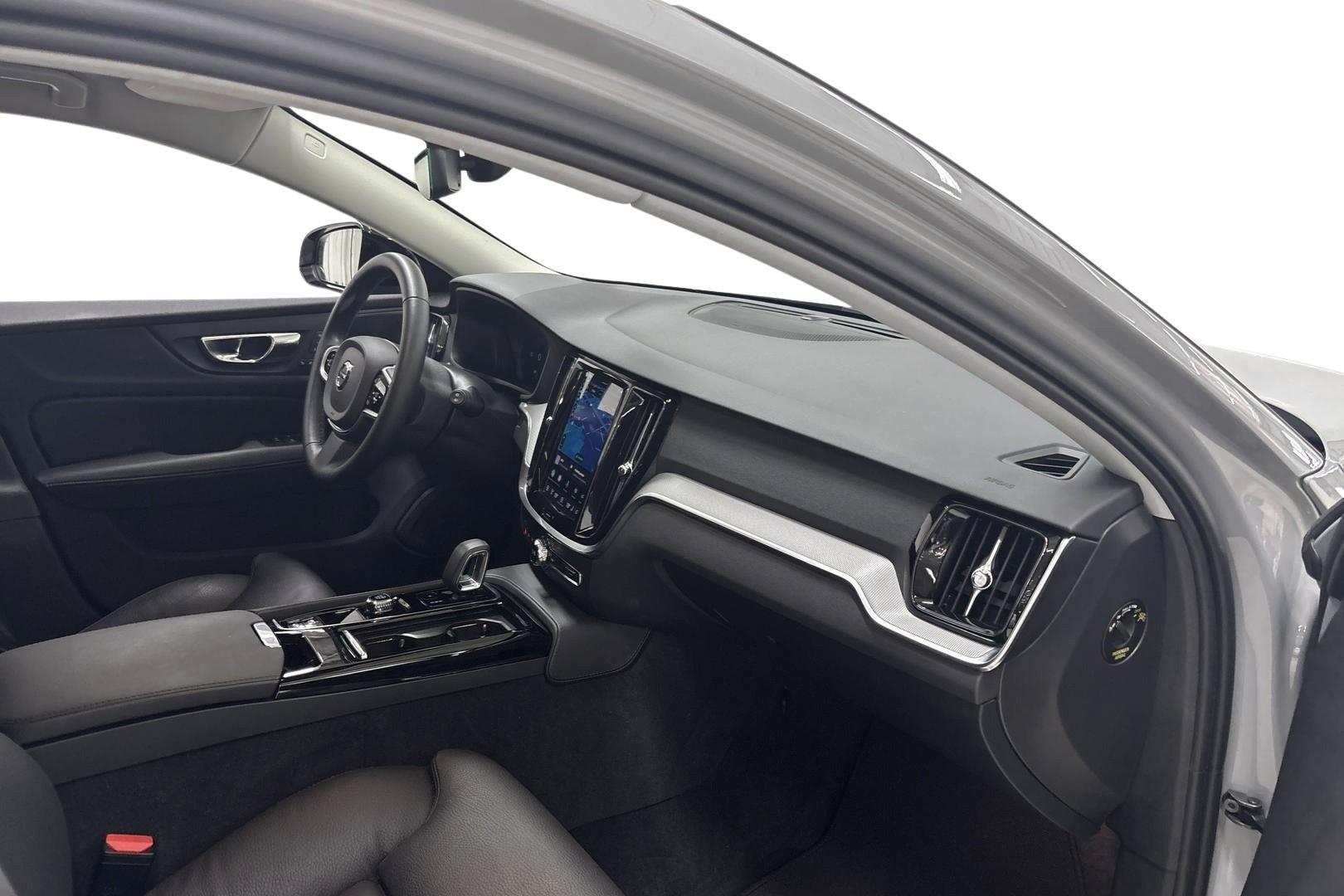 Volvo V60 2025