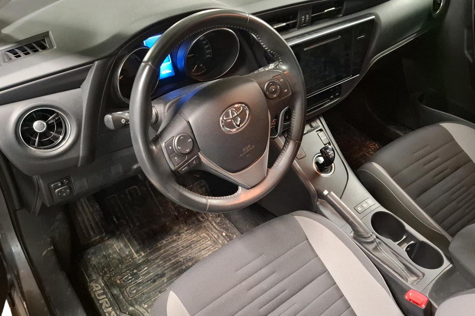 TOYOTA AURIS 2016
