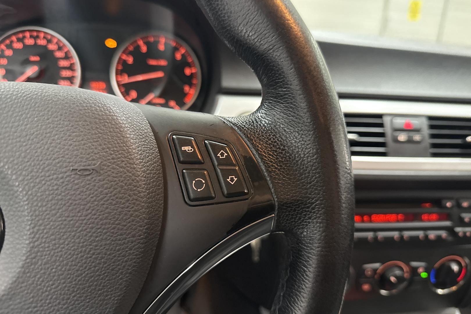BMW 320 2008
