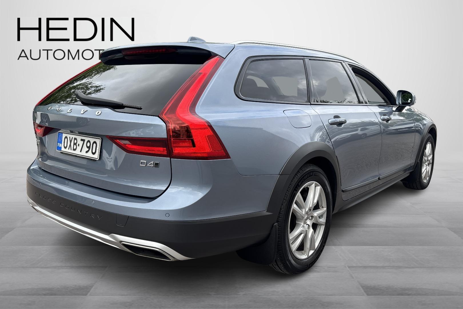 VOLVO V90 Cross Country 2018