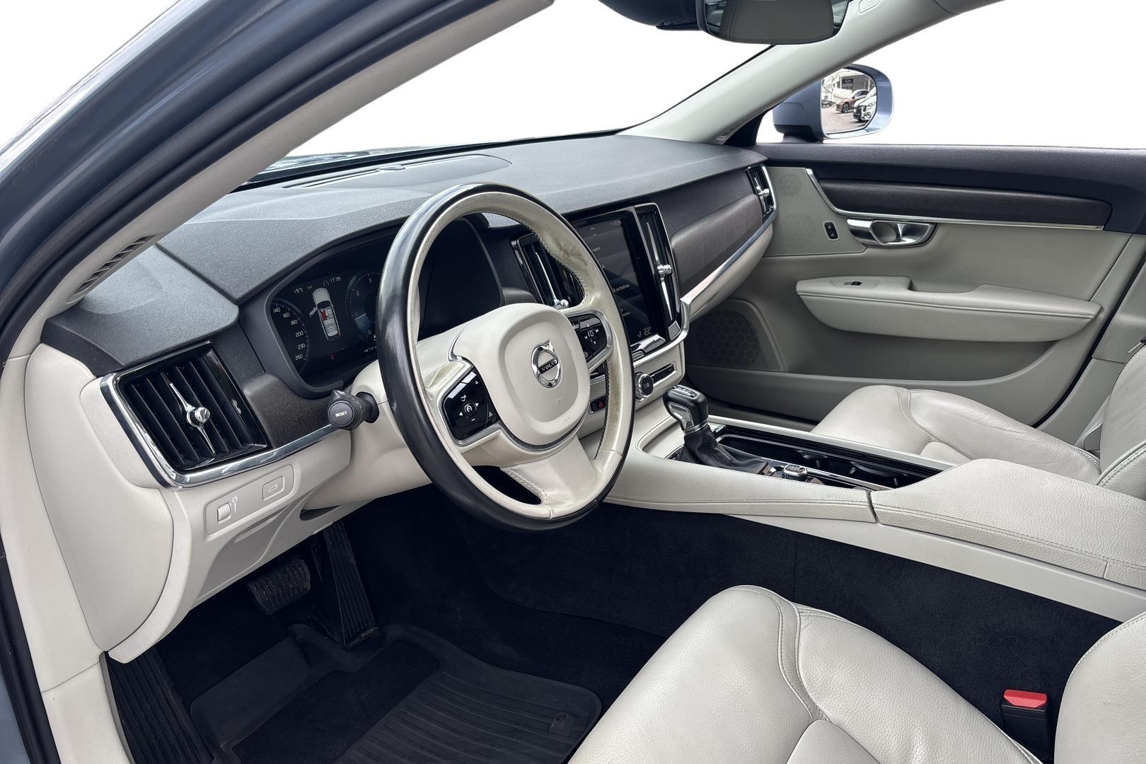 VOLVO V90 Cross Country 2018