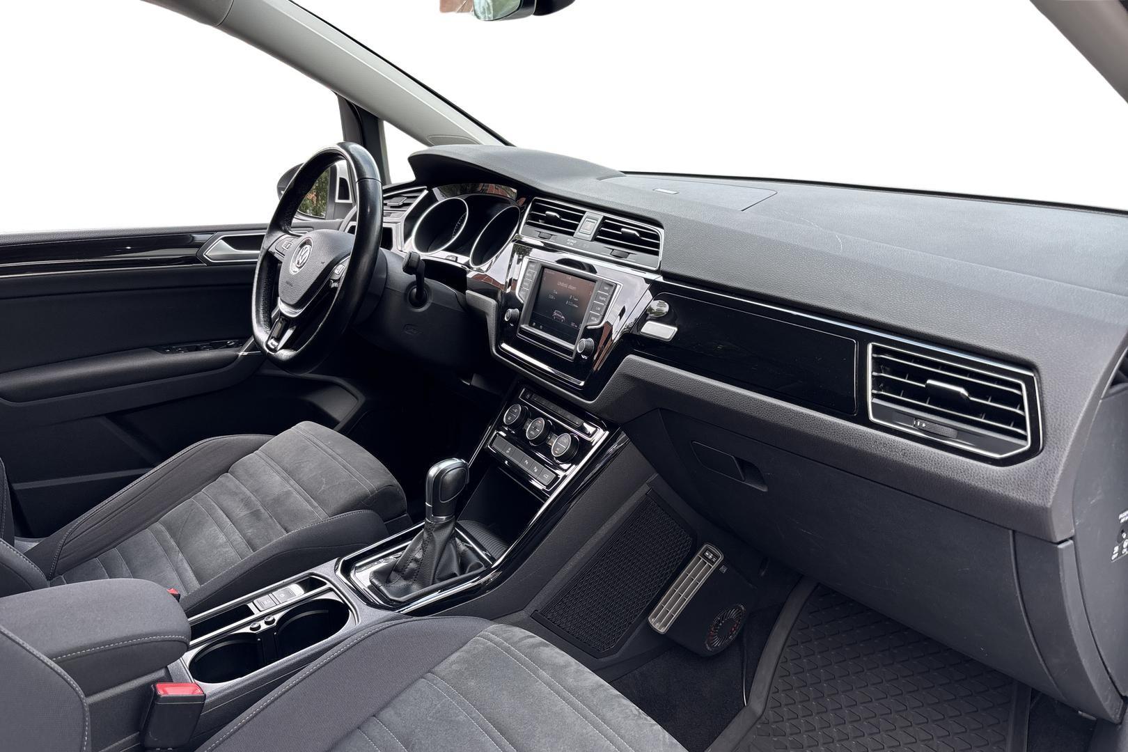 VOLKSWAGEN TOURAN 2017