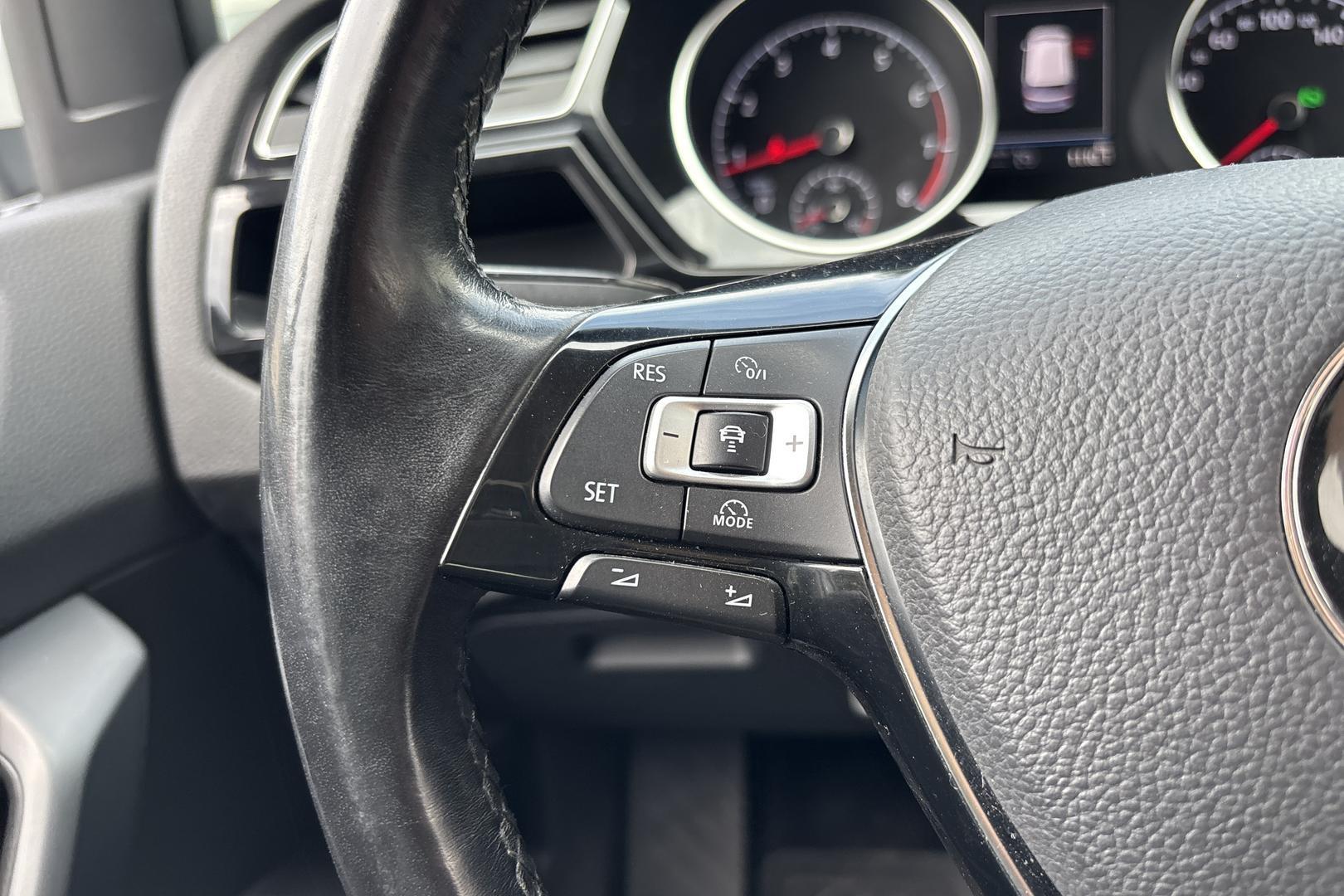 VOLKSWAGEN TOURAN 2017
