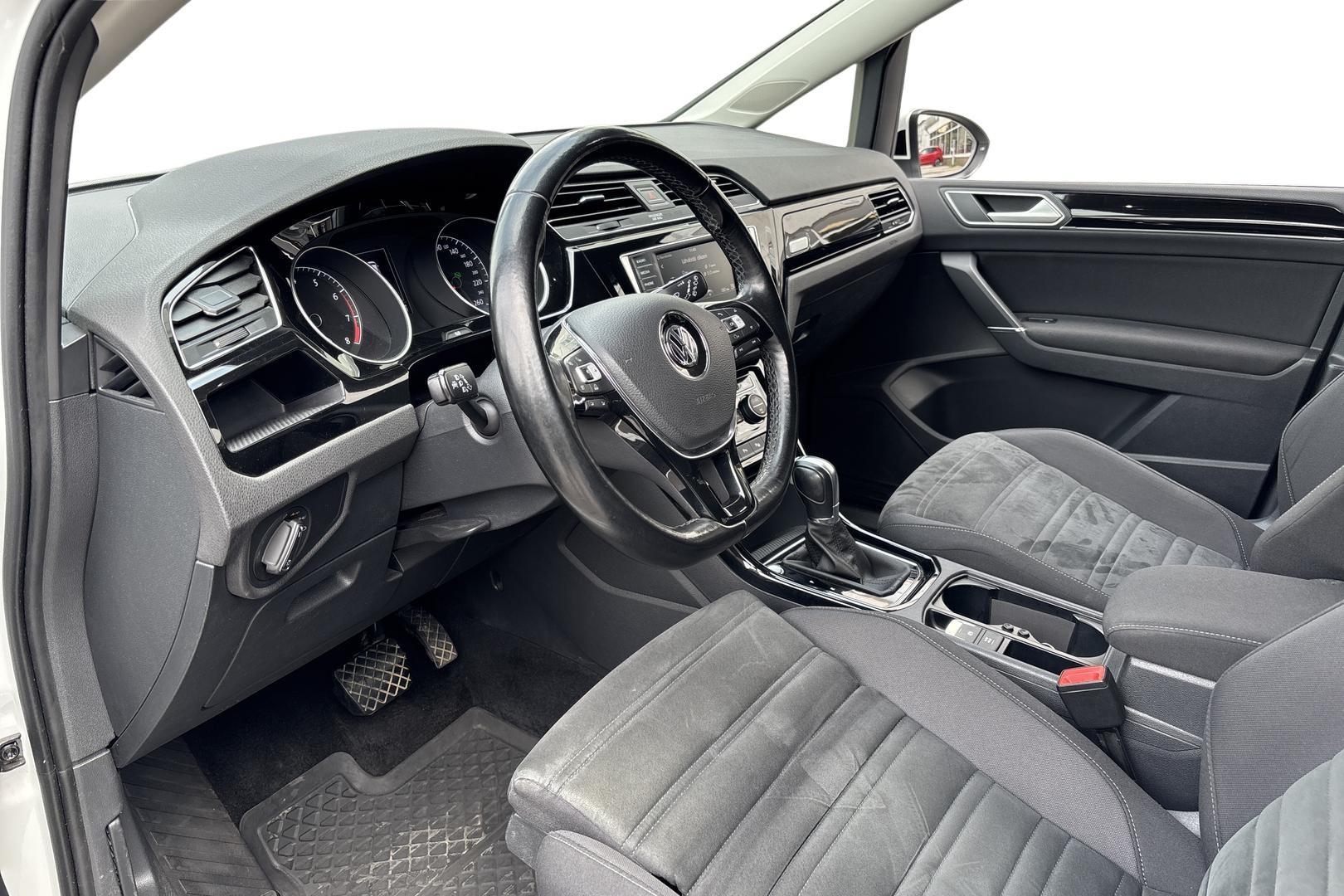 VOLKSWAGEN TOURAN 2017