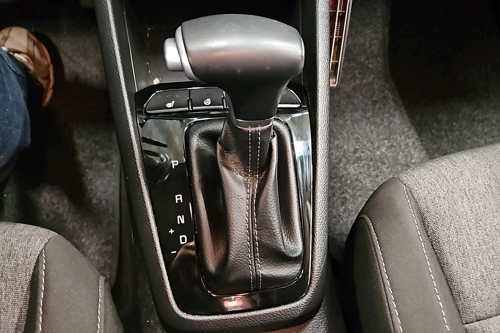 KIA STONIC 2024