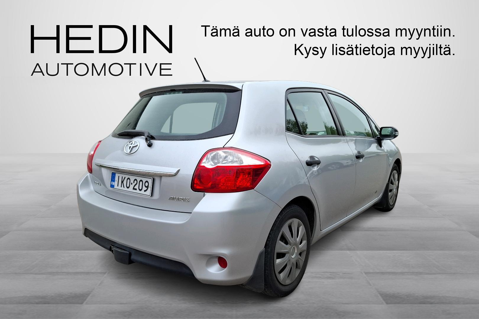 TOYOTA AURIS 2012