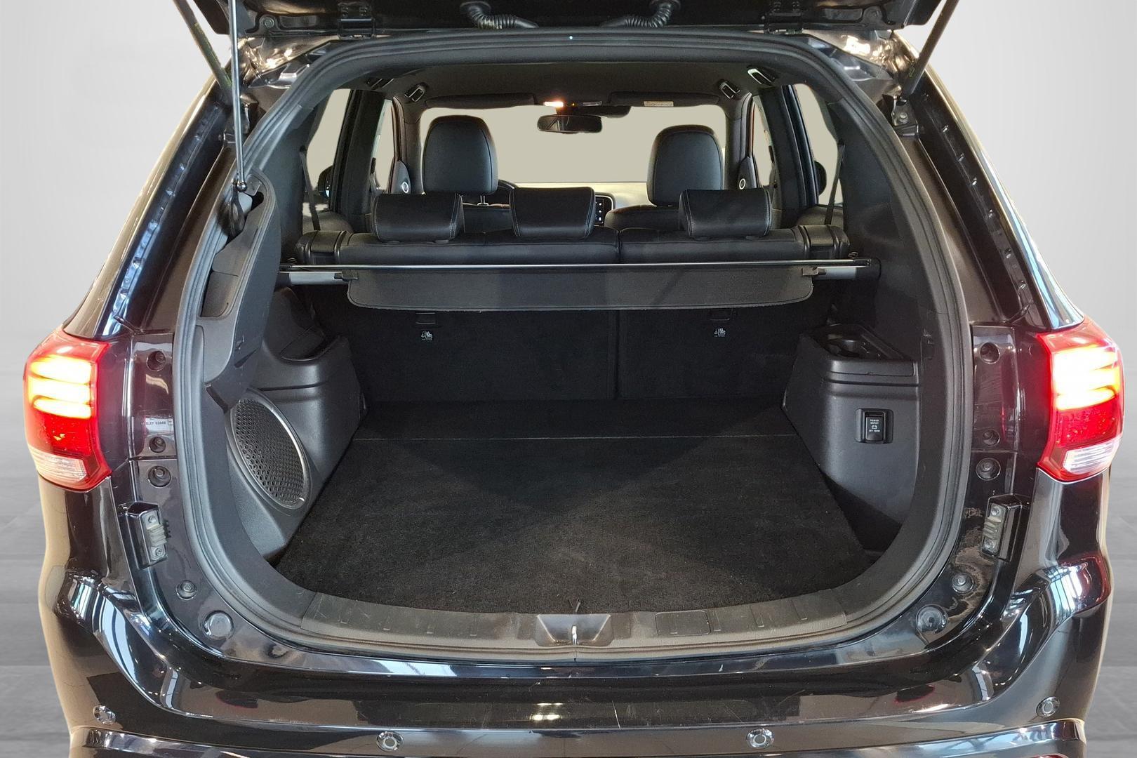MITSUBISHI Outlander PHEV 10