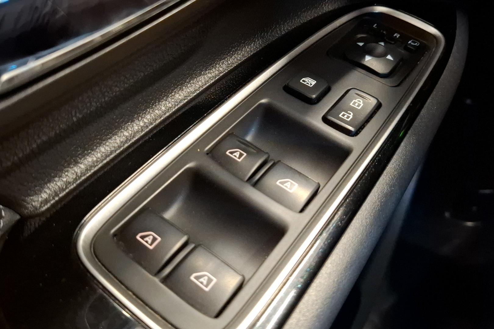 MITSUBISHI Outlander PHEV 20