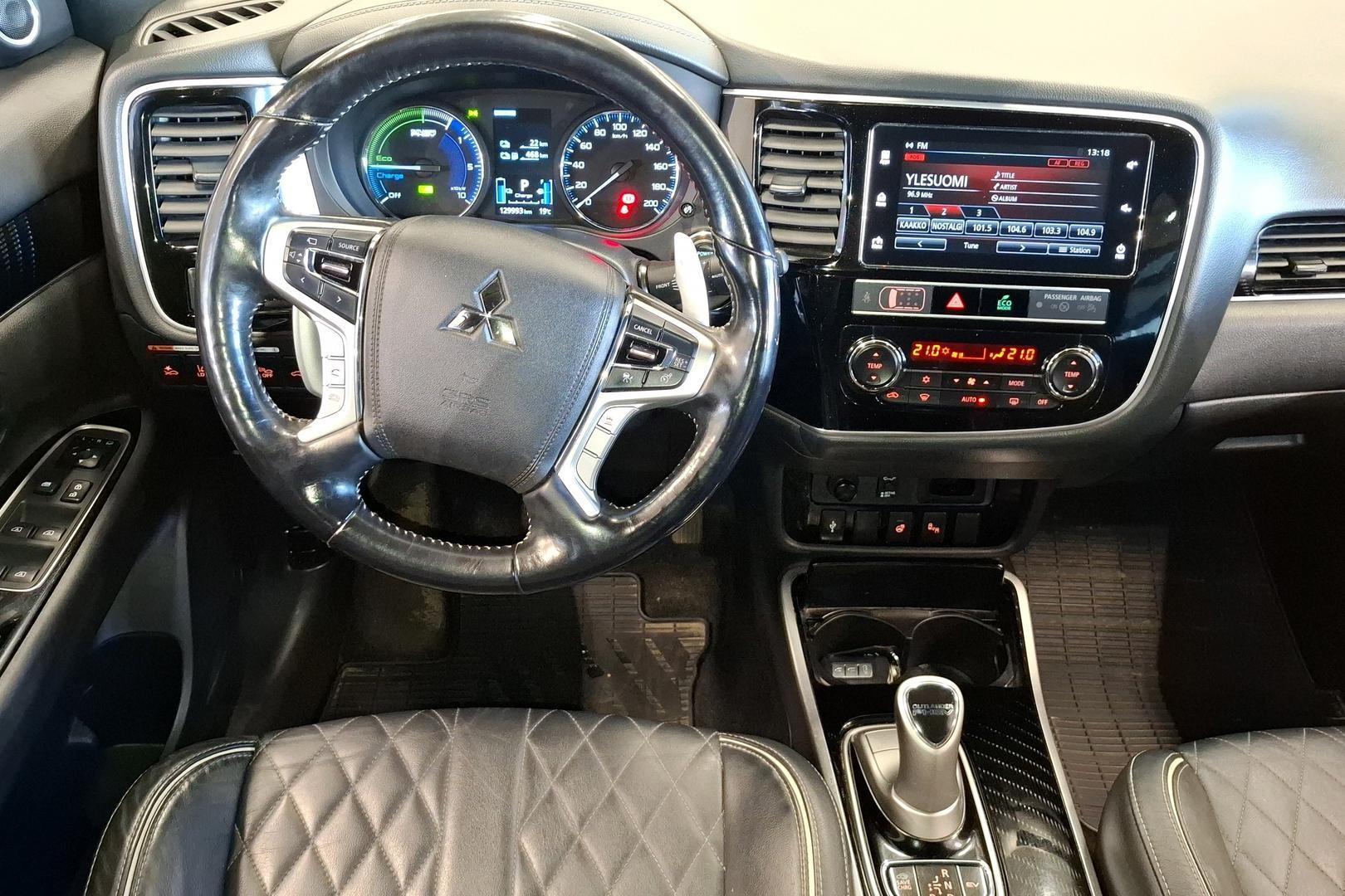 MITSUBISHI Outlander PHEV 8