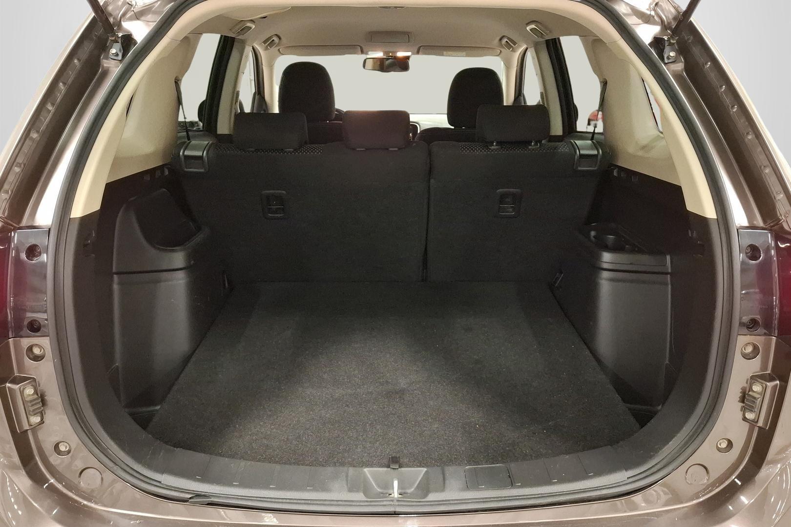 MITSUBISHI OUTLANDER 2016