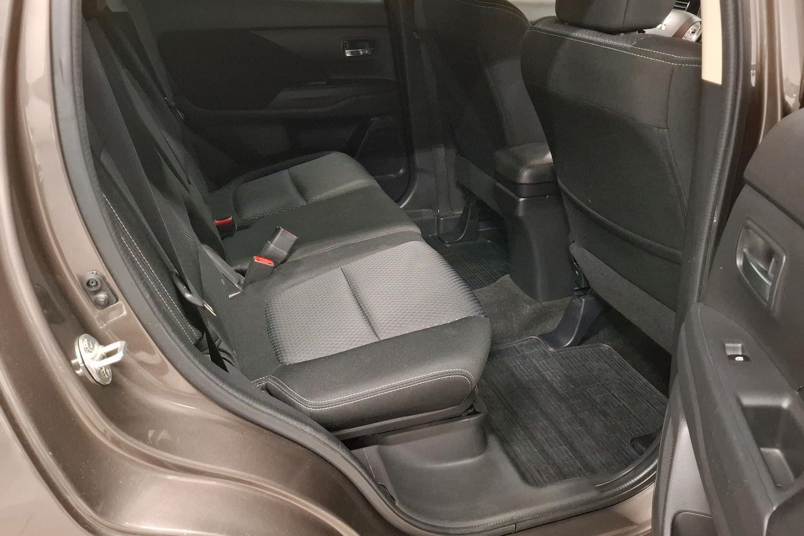 MITSUBISHI OUTLANDER 2016