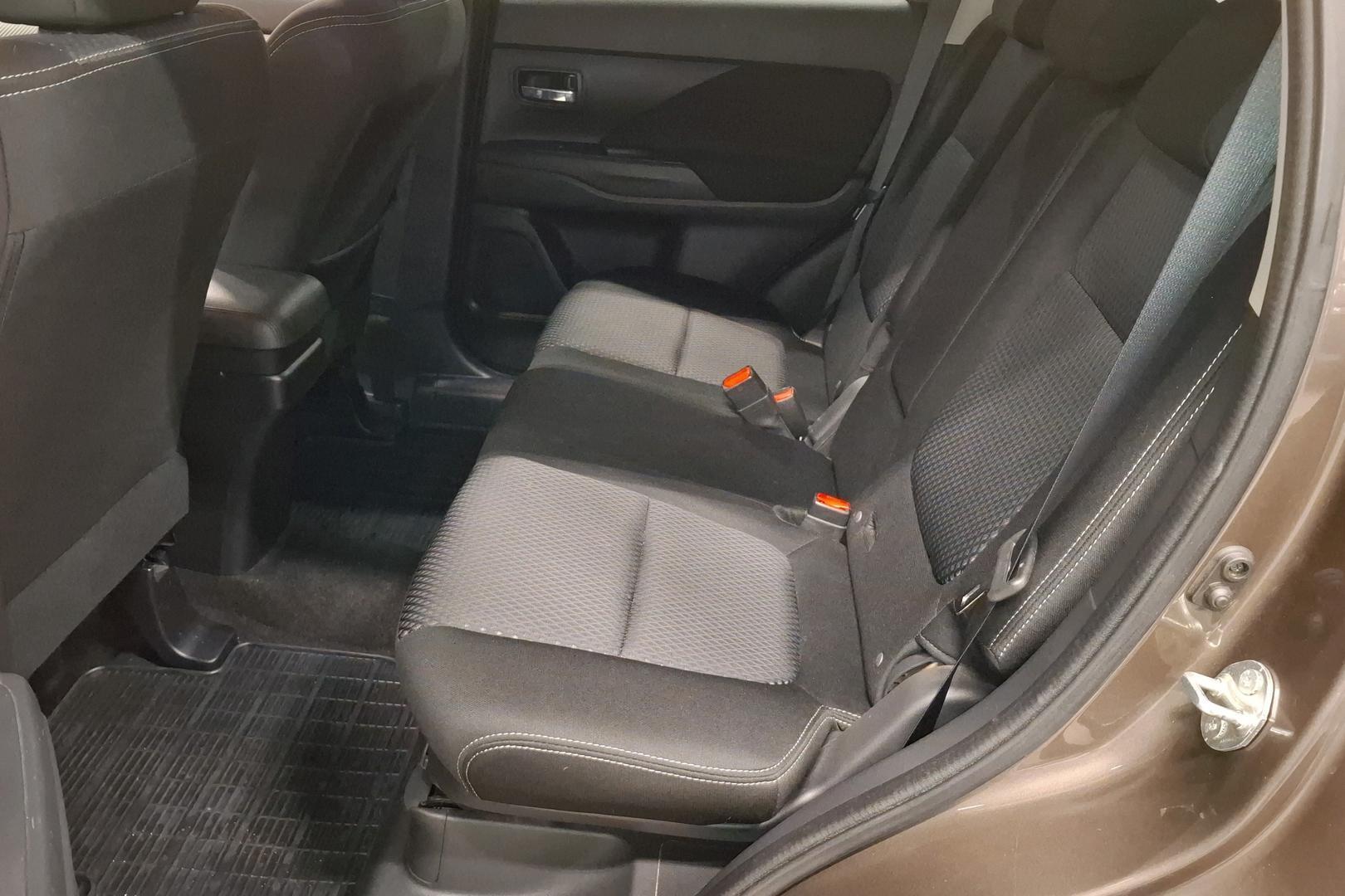 MITSUBISHI OUTLANDER 2016