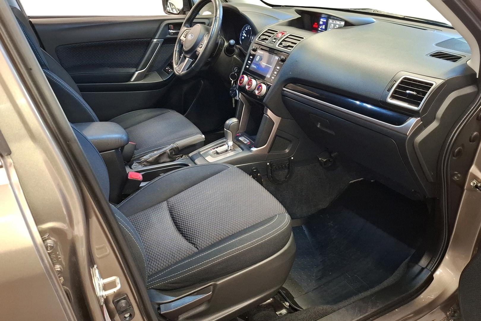 SUBARU FORESTER 2017