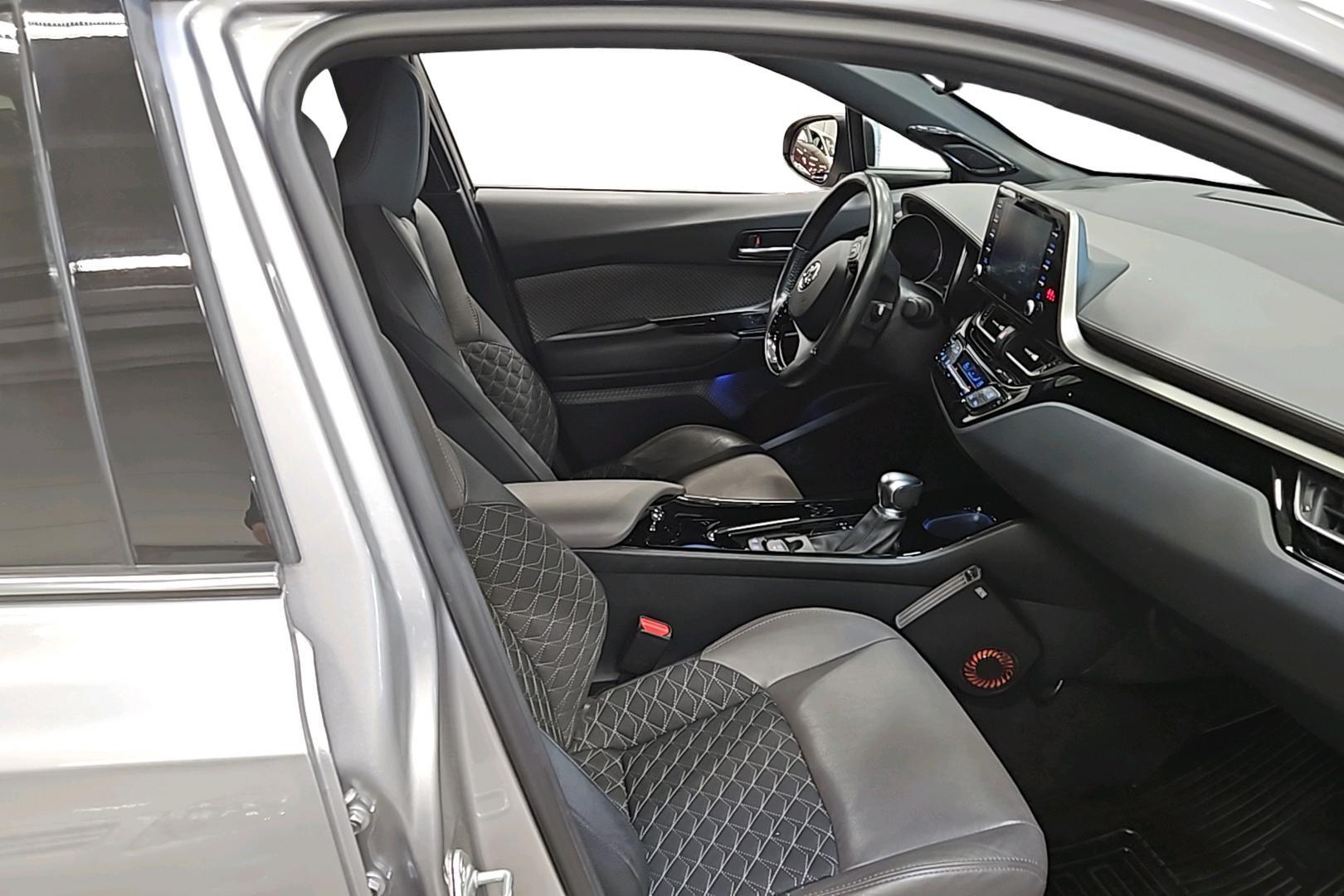 TOYOTA C-HR 2021