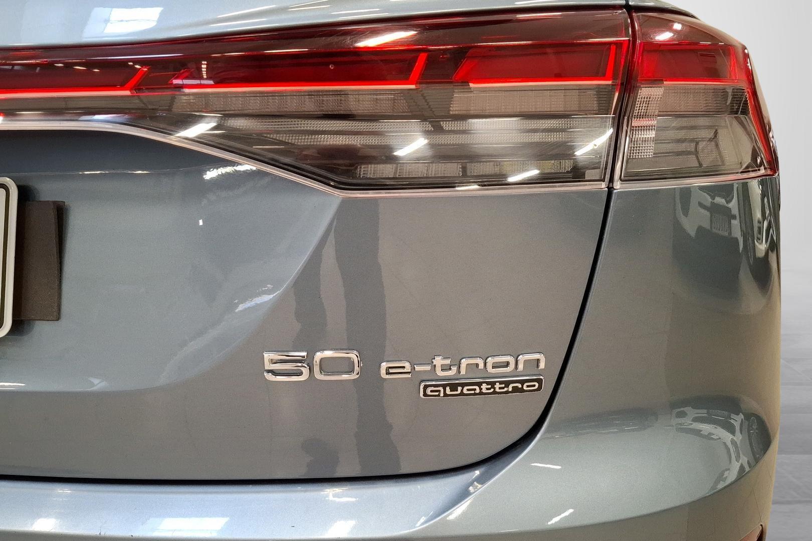 AUDI Q4 e-tron 2022
