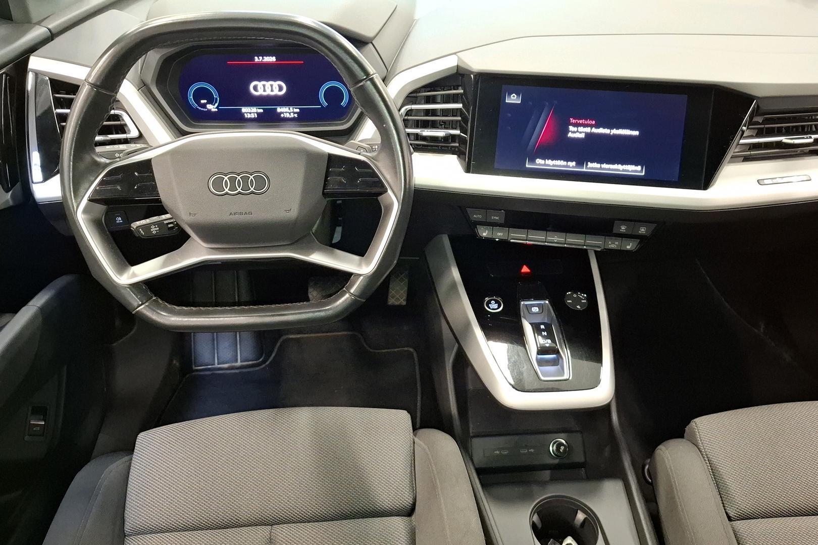 AUDI Q4 e-tron 2022