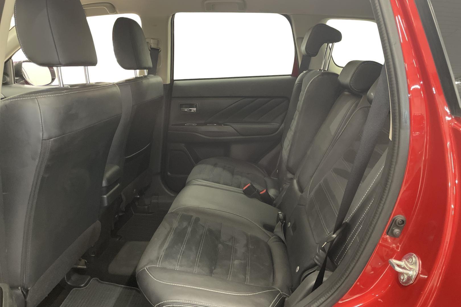 MITSUBISHI Outlander PHEV 2016