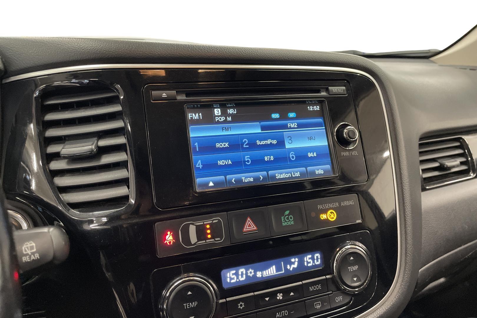 MITSUBISHI Outlander PHEV 2016