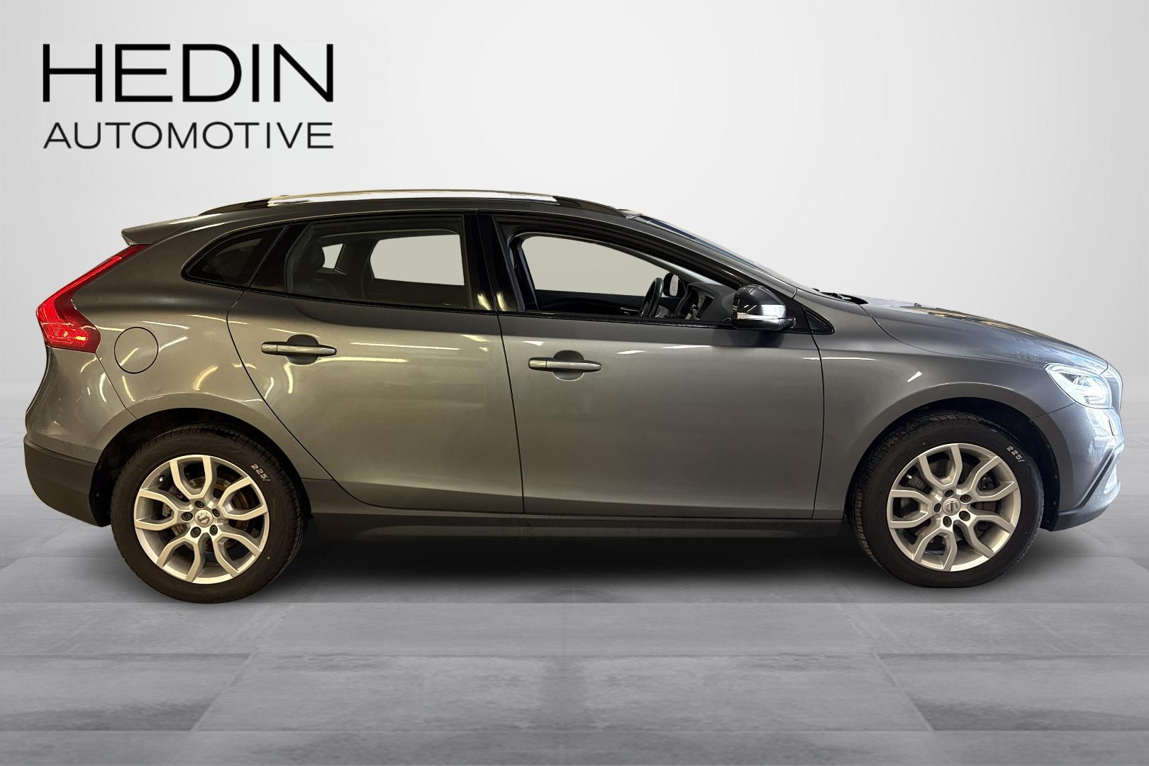 VOLVO V40 Cross Country 2017