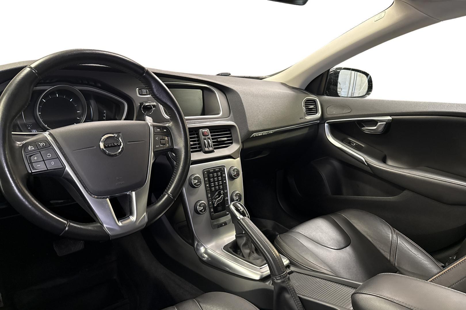 VOLVO V40 Cross Country 2017