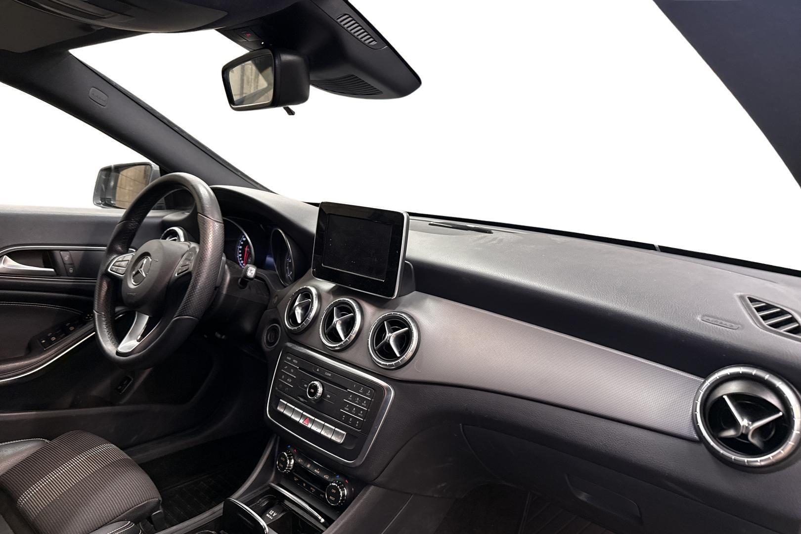 MERCEDES-BENZ CLA 2017