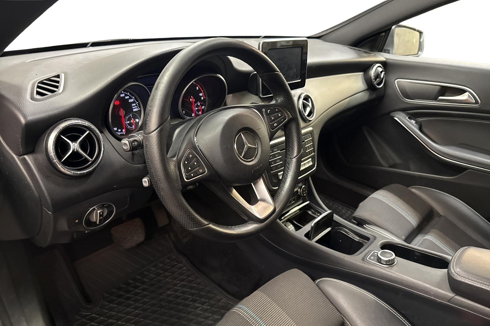 MERCEDES-BENZ CLA 2017