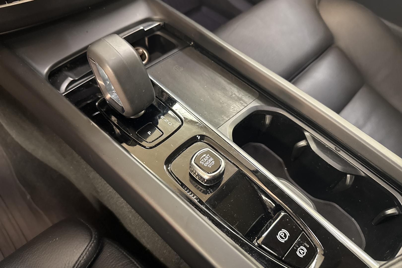 VOLVO XC60 2022