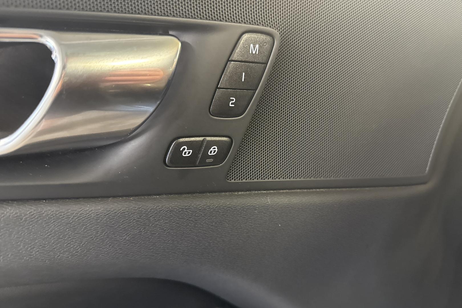 VOLVO XC60 2022
