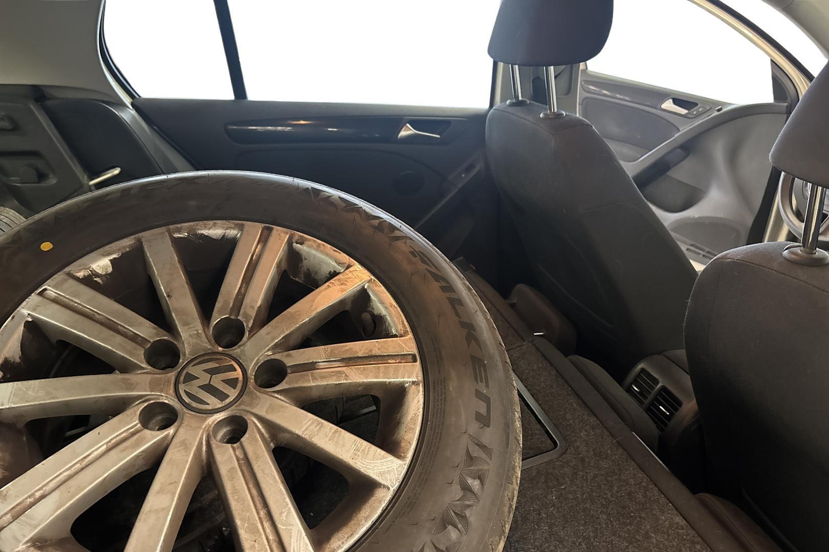 VOLKSWAGEN GOLF 2012