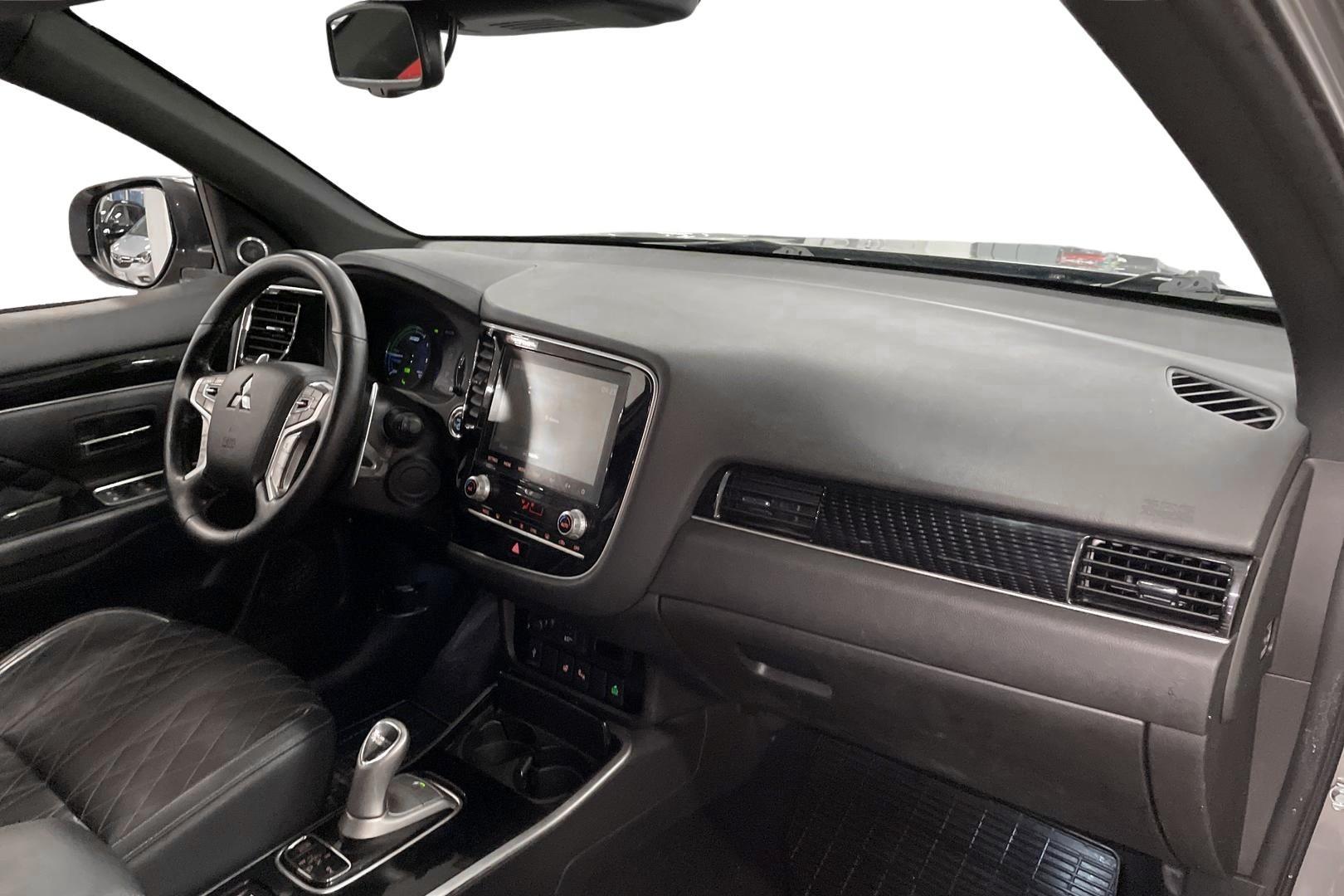 Mitsubishi Outlander PHEV 2020