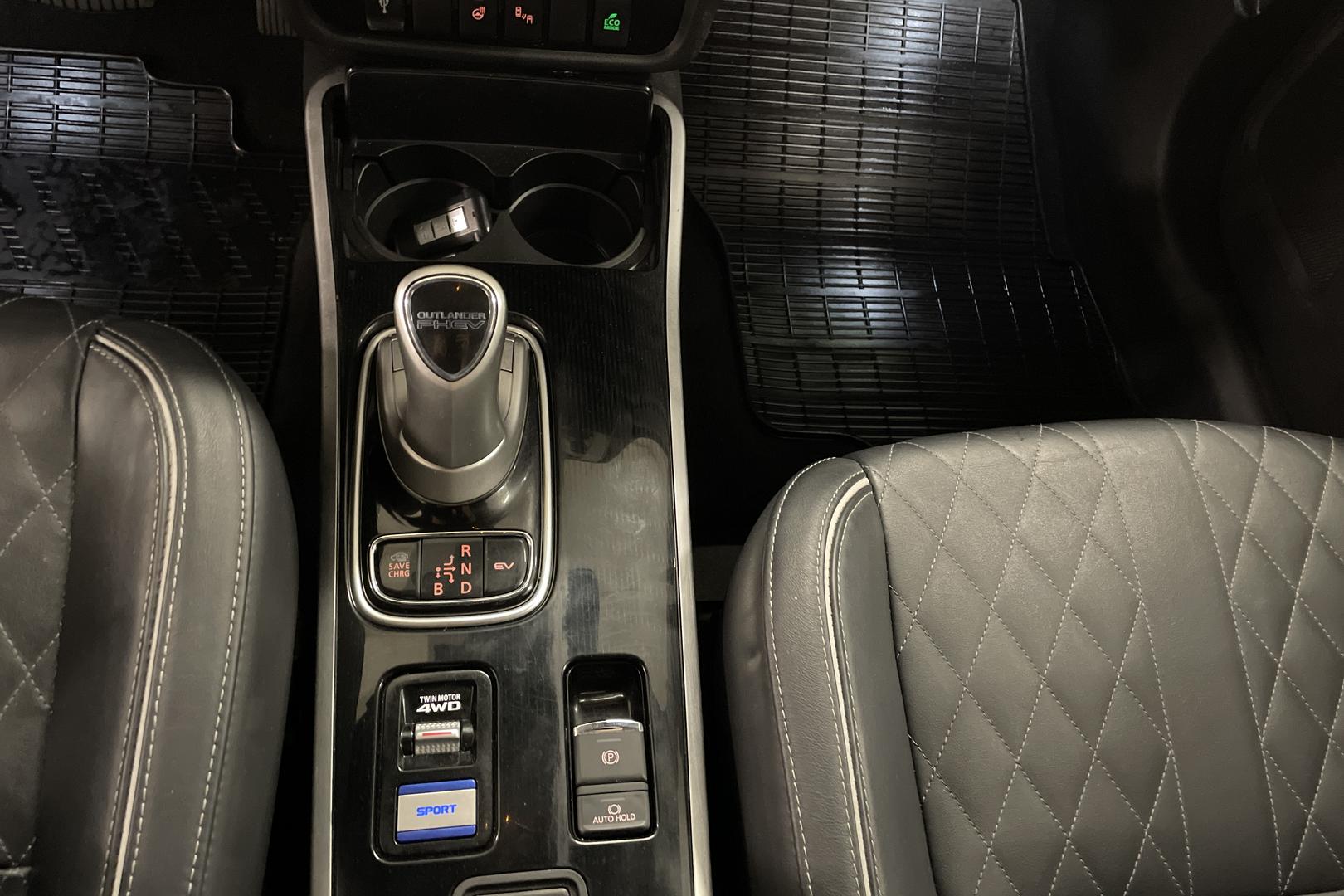 Mitsubishi Outlander PHEV 2020