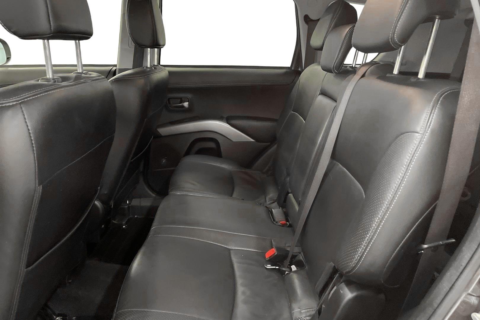 MITSUBISHI OUTLANDER 2011