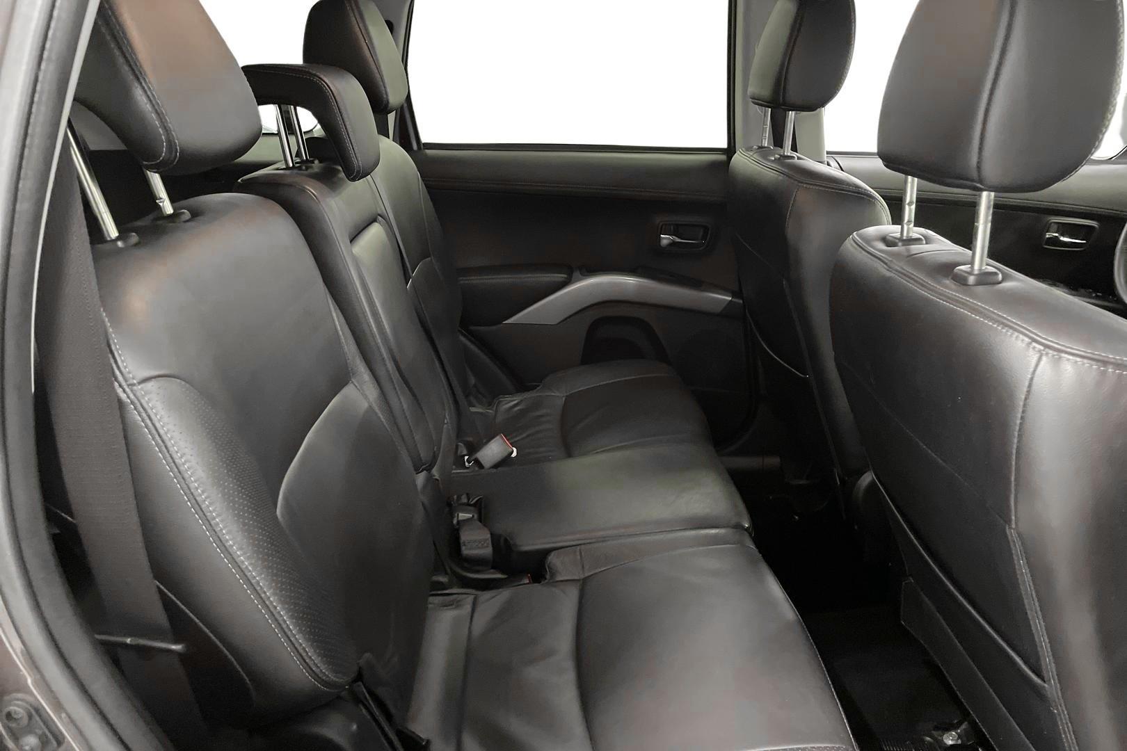 MITSUBISHI OUTLANDER 2011