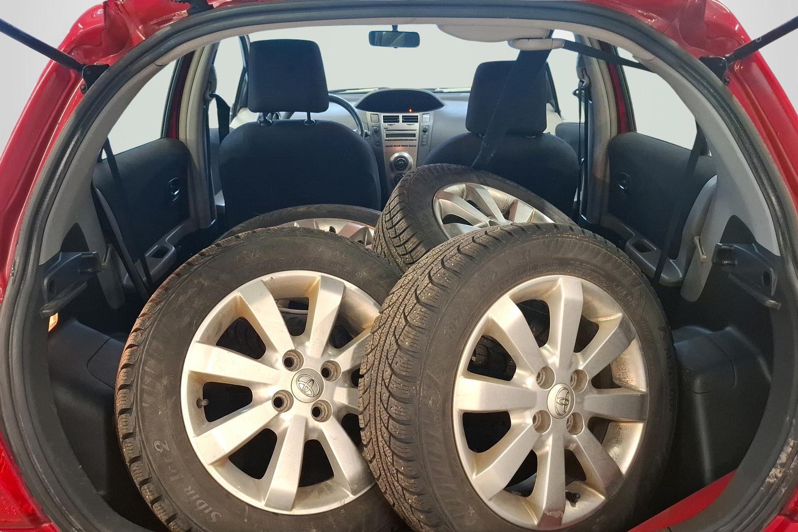 TOYOTA YARIS 2010