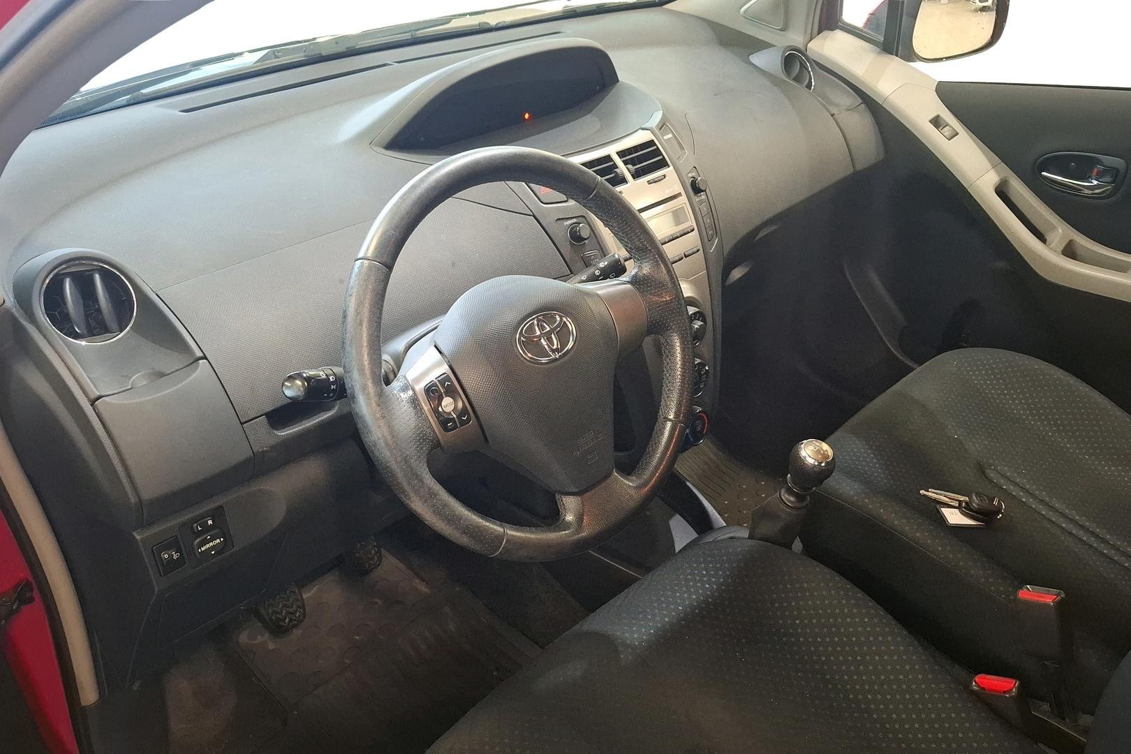 TOYOTA YARIS 2010